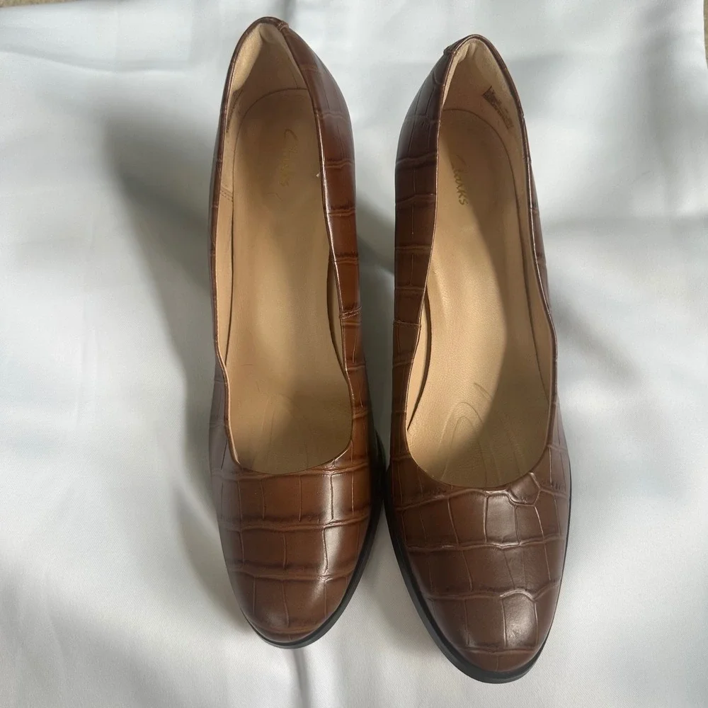 Clarks Kaylin Cara 2 Dark Brown Croc Embossed Leather Block Heel Pumps Size 10W